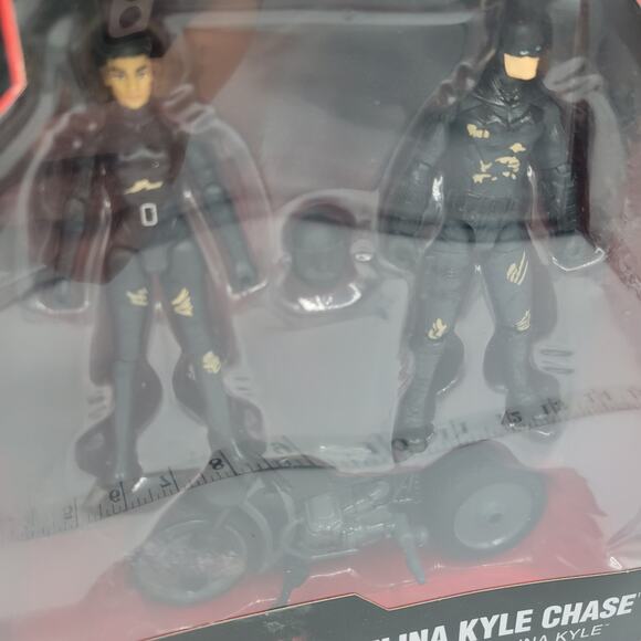 DC The Batman Selina Kyle Chase Action Figures with Batcycle Toy Set - Picture 3 of 6